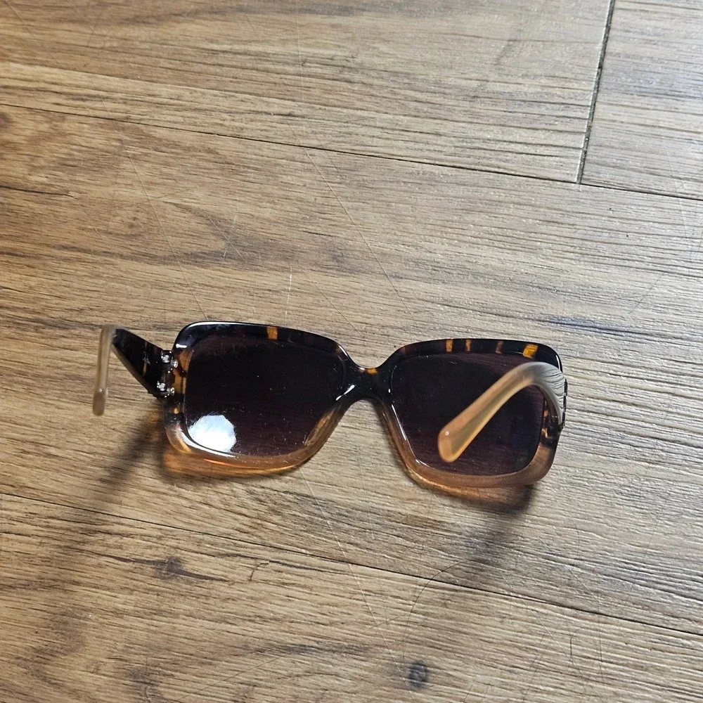 Cole Haan C6017 22 Tortoise Square Sunglasses Brown Lens 54-17-125 Mob Wife
